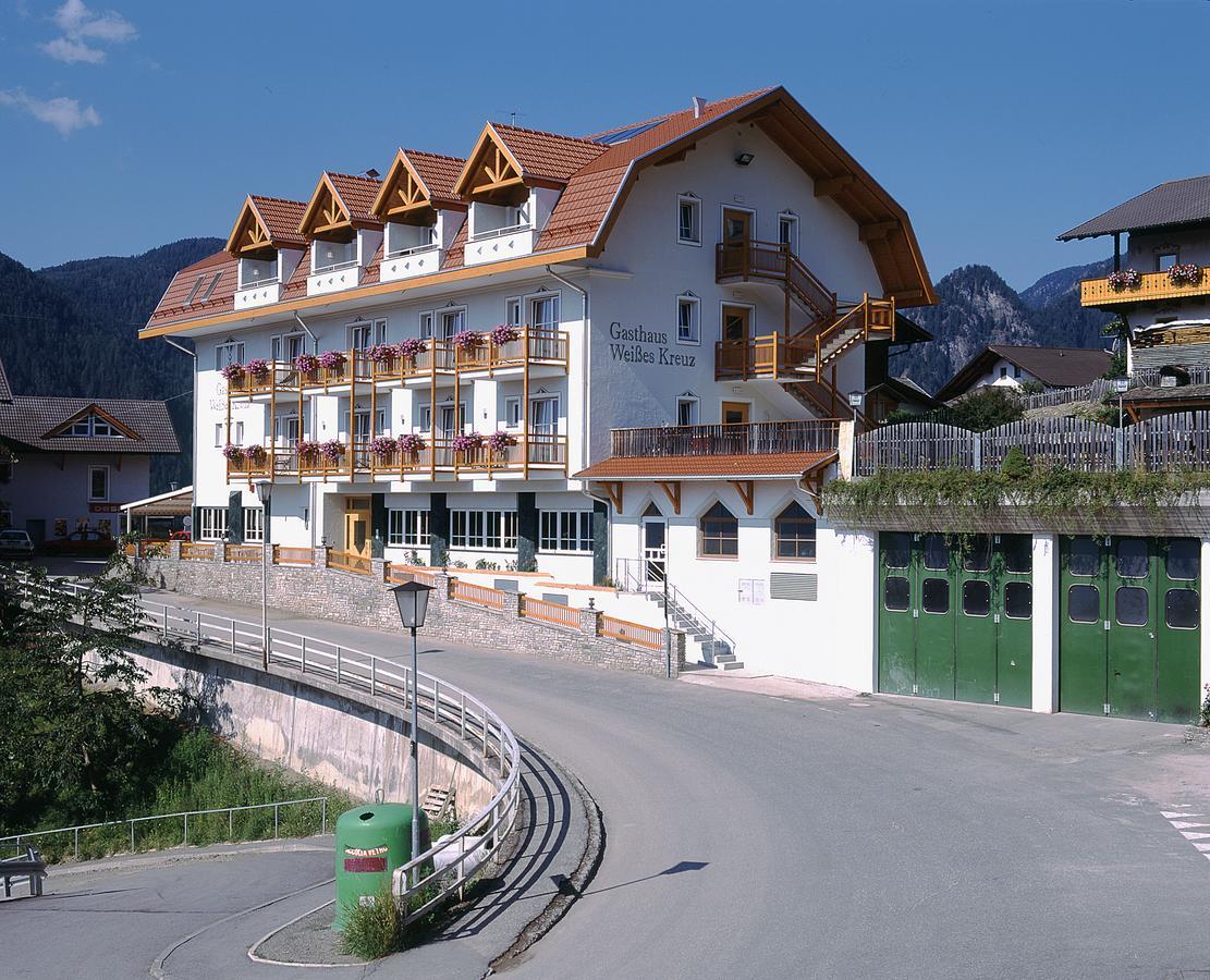 Gasthaus Zum Weissen Kreuz Hotel Lazfons Exterior photo